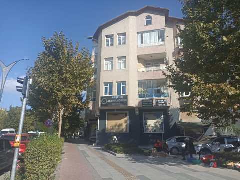 Kırşehir Merkez Aşıkpaşa Mahallesinde 758m² Bodrum Katlı Satılık Dükkan