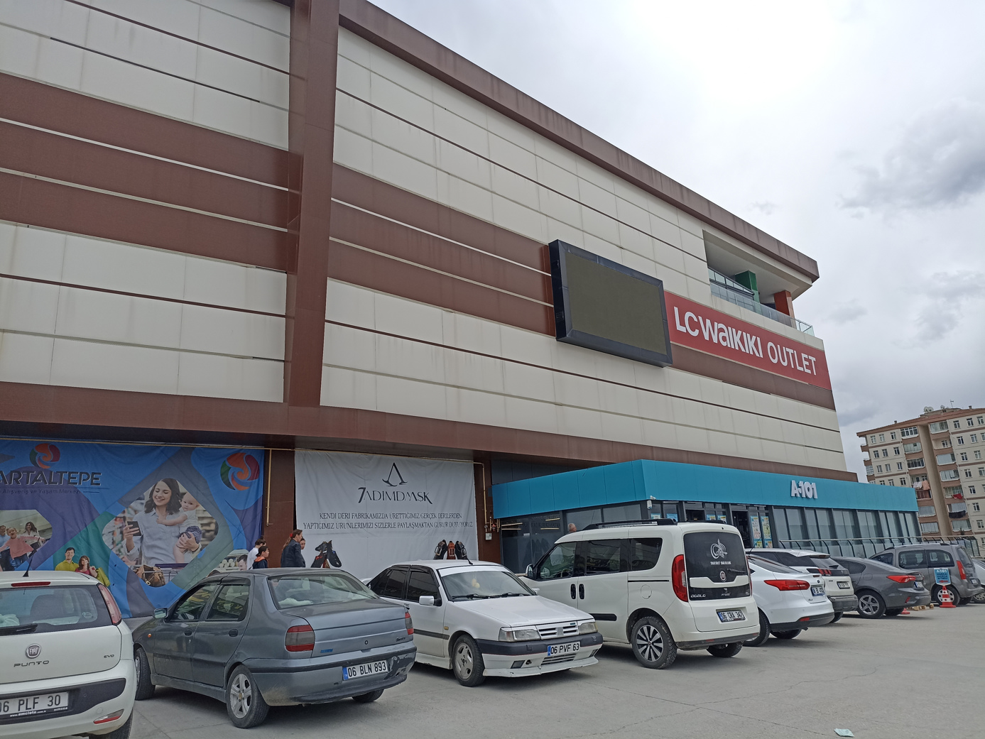 Ankara Polatlı Kartaltepe AVM İçerisinde 611 m² Satılık Dükkan 