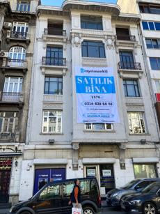 İstanbul Şişli Cumhuriyet Caddesinde 1370m² Satılık Komple Bina