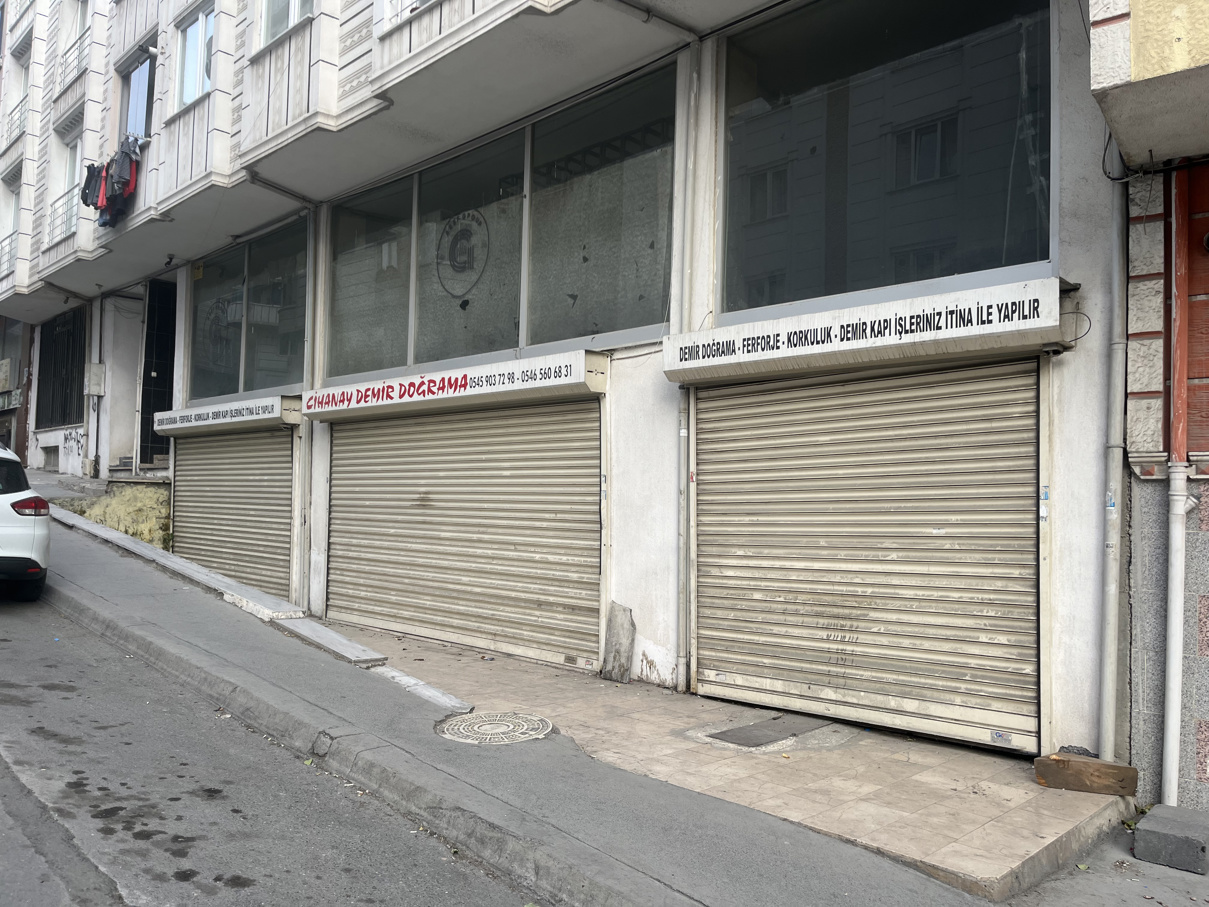 İstanbul Esenyurt Fatih Mahallesinde Satılık 305m² Depolu Dükkan