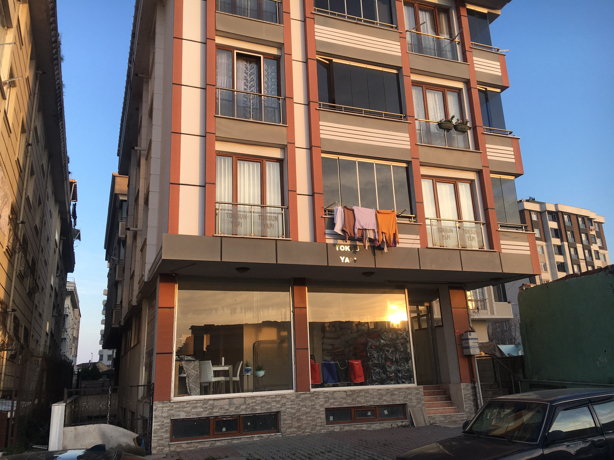 İstanbul Sultangazi Eski Habipler Mahallesinde 223 m² Bodrum Katta Deposu Olan Satılık Dükkan